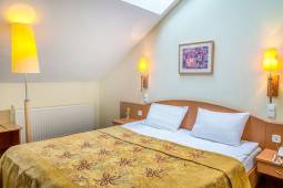 corvin-hotel-budapest-sissi-wing-suite-bedroom.jpg